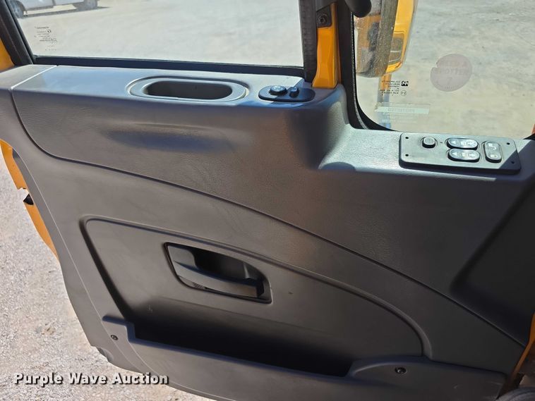 image for item FH6005 2008 International 7400 dump truck