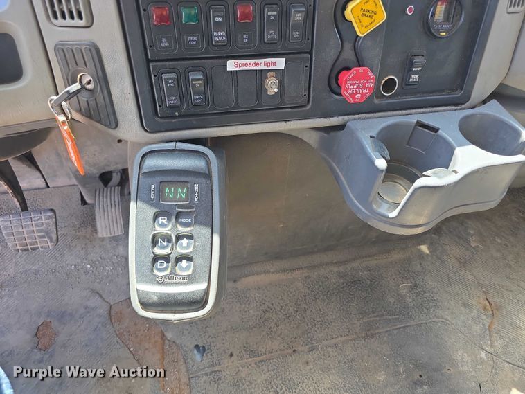 image for item FH6005 2008 International 7400 dump truck