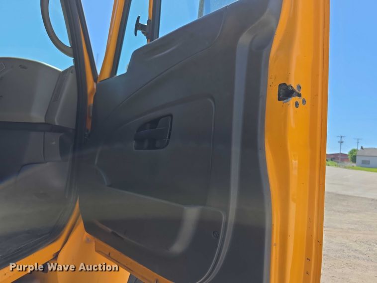 image for item FH6005 2008 International 7400 dump truck