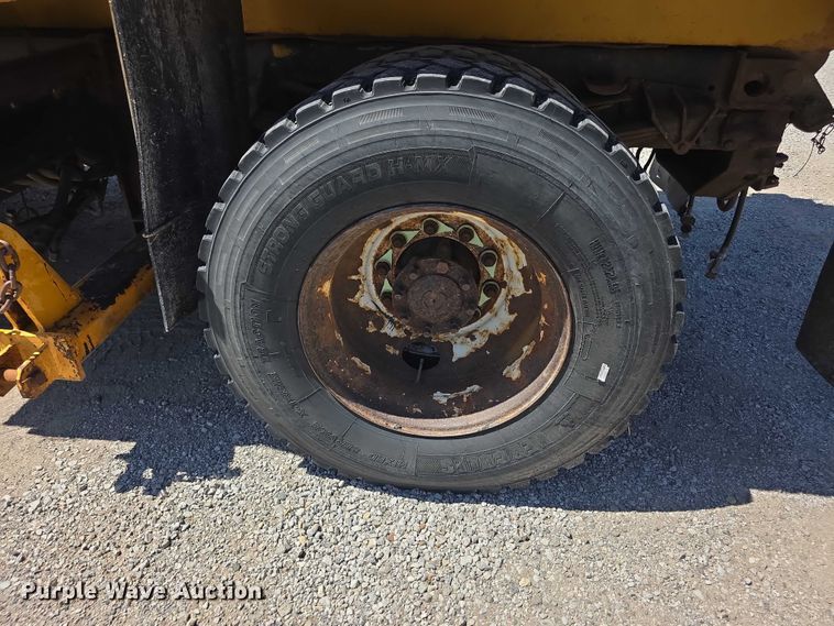image for item FH6005 2008 International 7400 dump truck