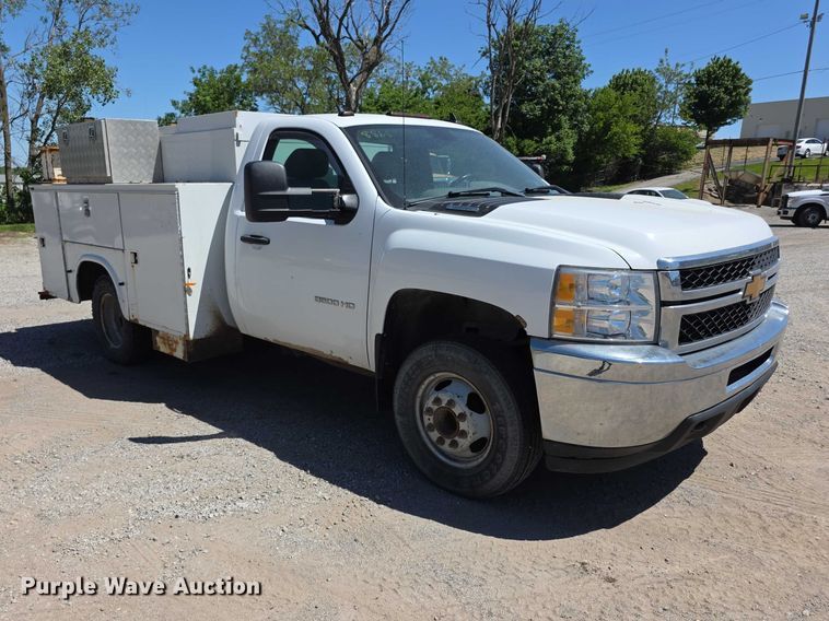 image for item FH6006 2013 Chevrolet Silverado 3500HD utility bed pickup truck