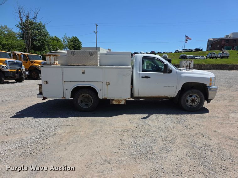 image for item FH6006 2013 Chevrolet Silverado 3500HD utility bed pickup truck