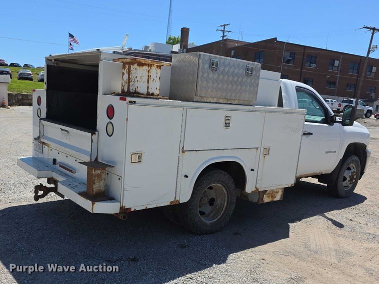 image for item FH6006 2013 Chevrolet Silverado 3500HD utility bed pickup truck