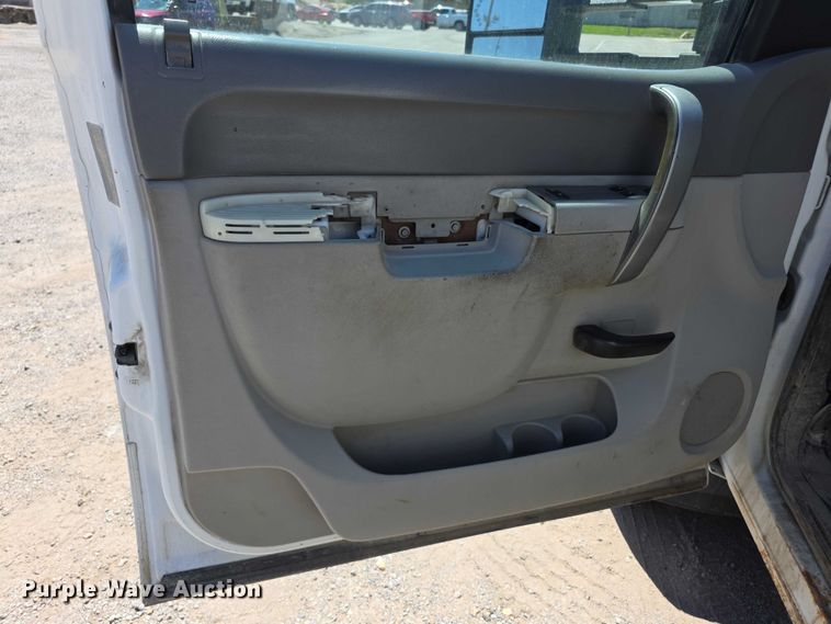 image for item FH6006 2013 Chevrolet Silverado 3500HD utility bed pickup truck
