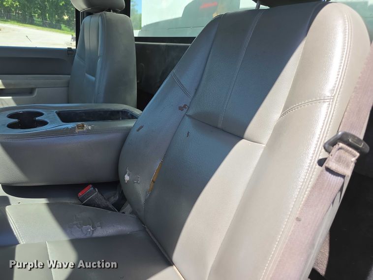 image for item FH6006 2013 Chevrolet Silverado 3500HD utility bed pickup truck