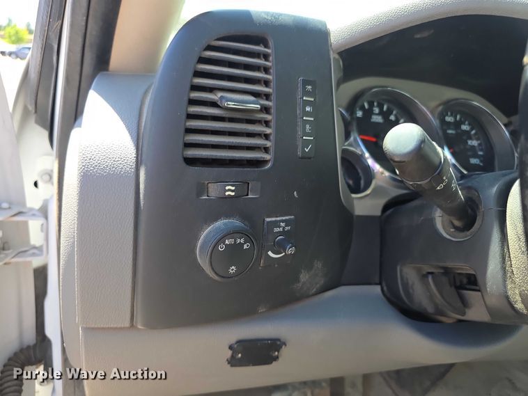 image for item FH6006 2013 Chevrolet Silverado 3500HD utility bed pickup truck