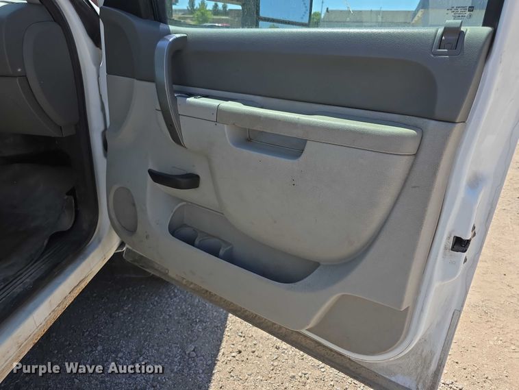 image for item FH6006 2013 Chevrolet Silverado 3500HD utility bed pickup truck