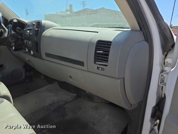 image for item FH6006 2013 Chevrolet Silverado 3500HD utility bed pickup truck