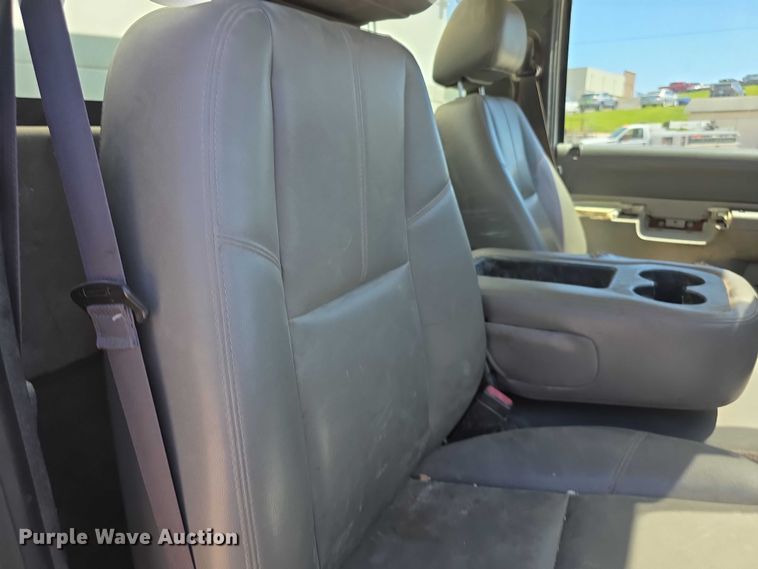 image for item FH6006 2013 Chevrolet Silverado 3500HD utility bed pickup truck