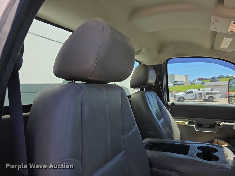 image for item FH6006 2013 Chevrolet Silverado 3500HD utility bed pickup truck