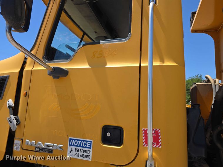 image for item FH6007 2010 Mack GU713 dump truck