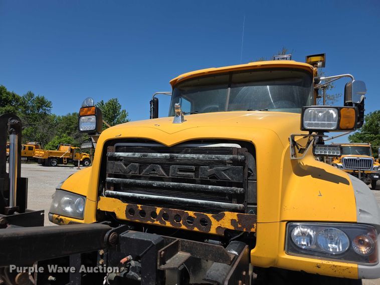 image for item FH6007 2010 Mack GU713 dump truck