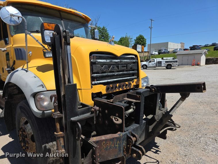 image for item FH6007 2010 Mack GU713 dump truck