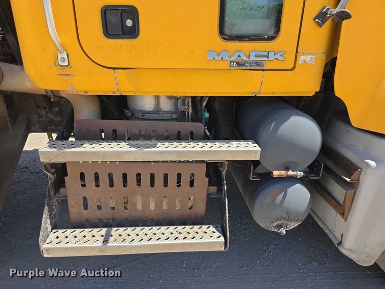 image for item FH6007 2010 Mack GU713 dump truck