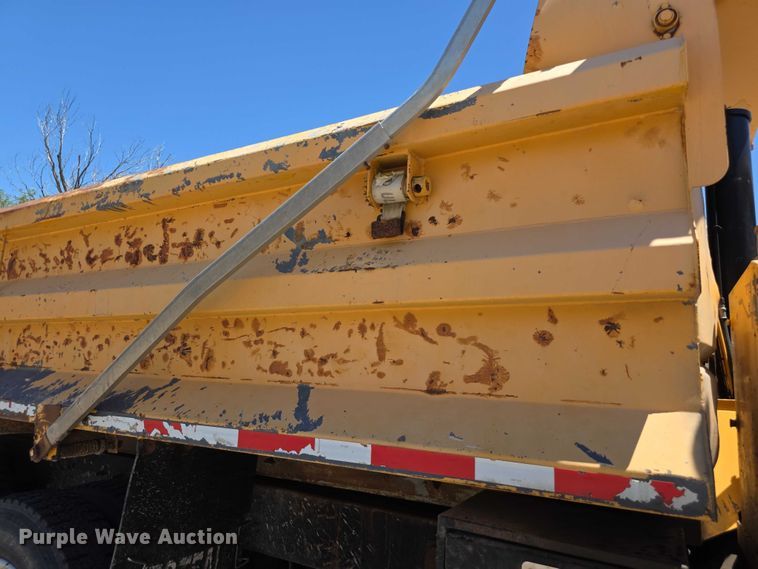 image for item FH6007 2010 Mack GU713 dump truck