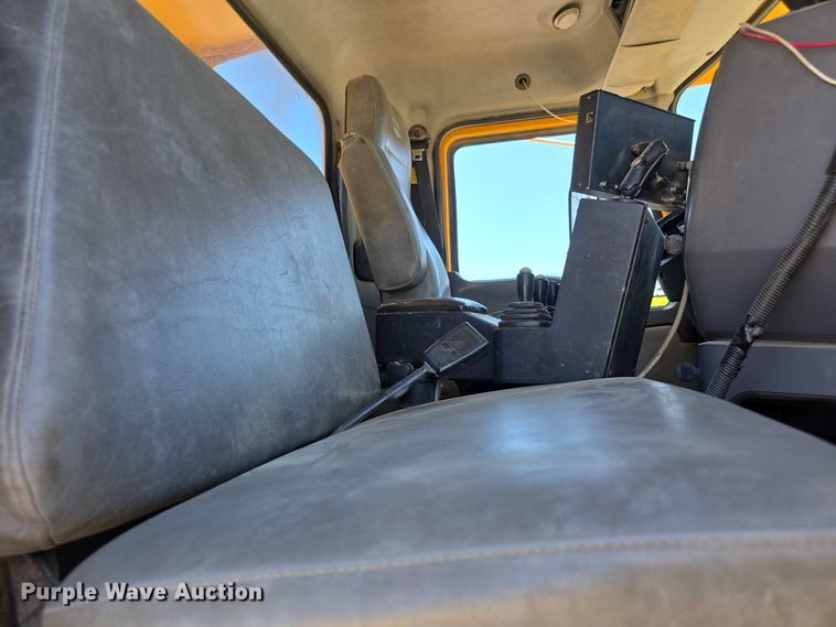 image for item FH6007 2010 Mack GU713 dump truck