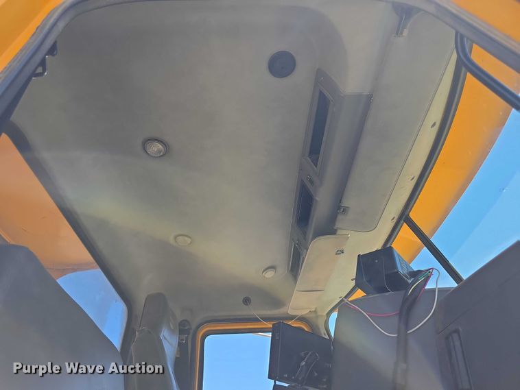 image for item FH6007 2010 Mack GU713 dump truck