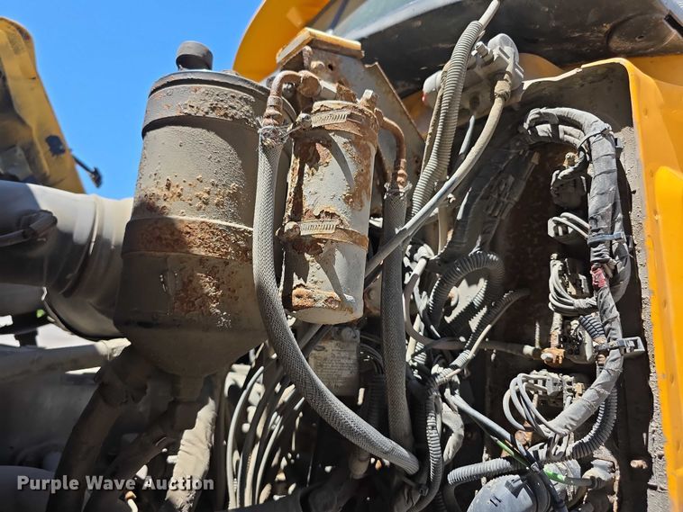 image for item FH6007 2010 Mack GU713 dump truck