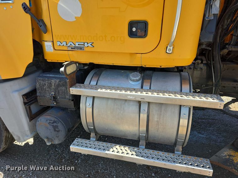 image for item FH6008 2010 Mack GU713 dump truck