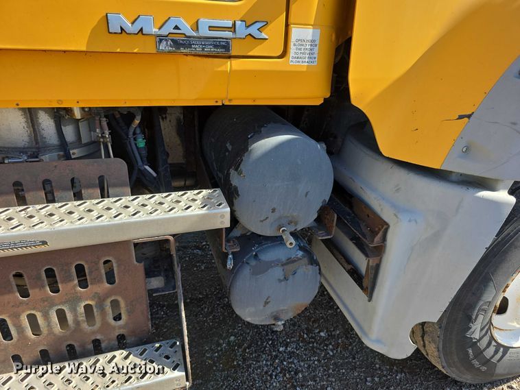 image for item FH6008 2010 Mack GU713 dump truck