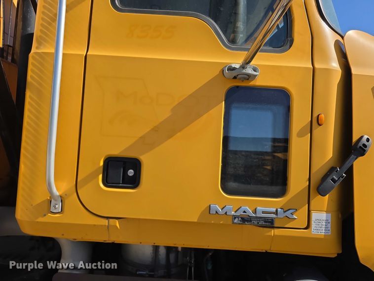 image for item FH6008 2010 Mack GU713 dump truck