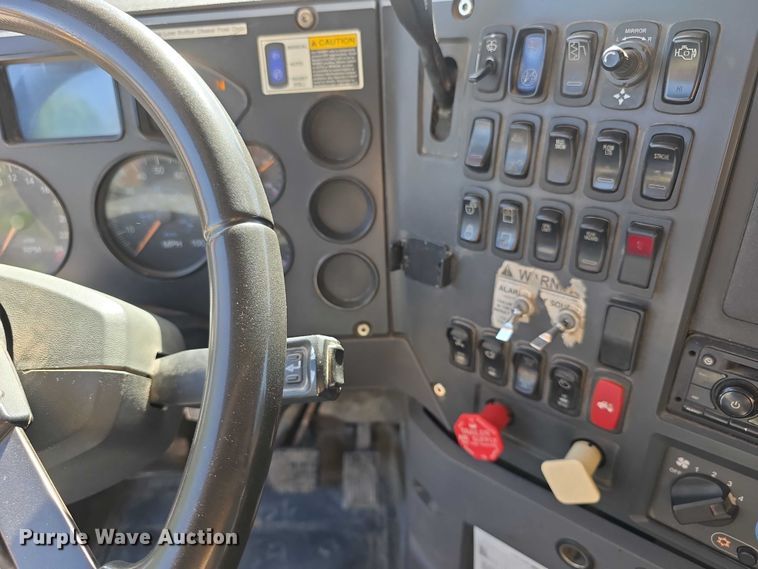 image for item FH6008 2010 Mack GU713 dump truck