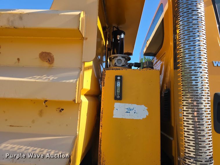 image for item FH6009 2012 International 7500 dump truck