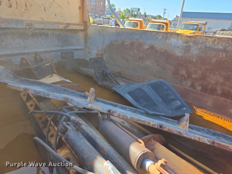image for item FH6009 2012 International 7500 dump truck