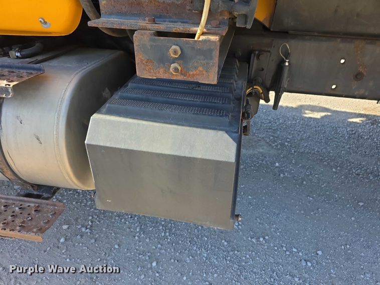 image for item FH6009 2012 International 7500 dump truck