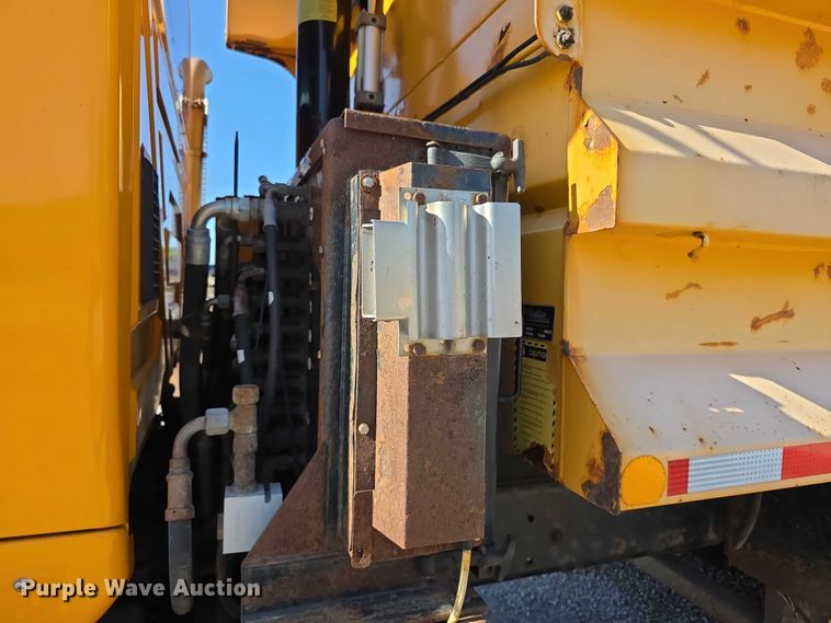 image for item FH6009 2012 International 7500 dump truck