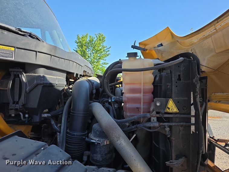 image for item FH6009 2012 International 7500 dump truck