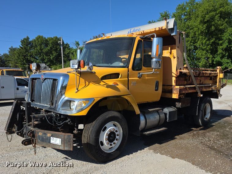 image for item FH6010 2006 International 7400 dump truck