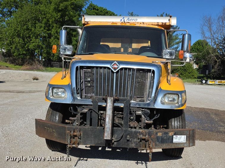 image for item FH6010 2006 International 7400 dump truck