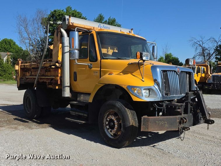 image for item FH6010 2006 International 7400 dump truck