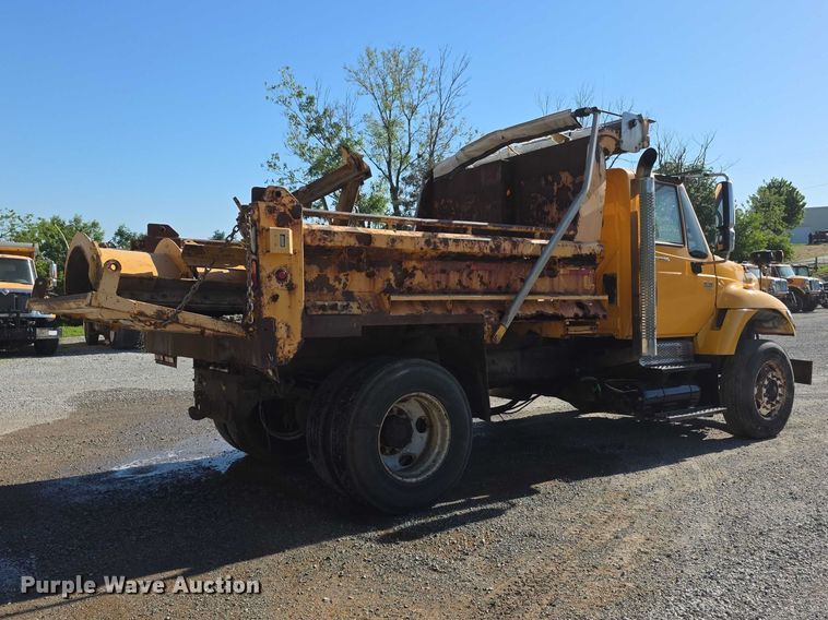 image for item FH6010 2006 International 7400 dump truck