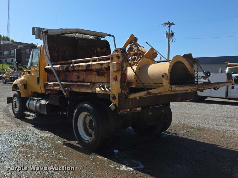 image for item FH6010 2006 International 7400 dump truck