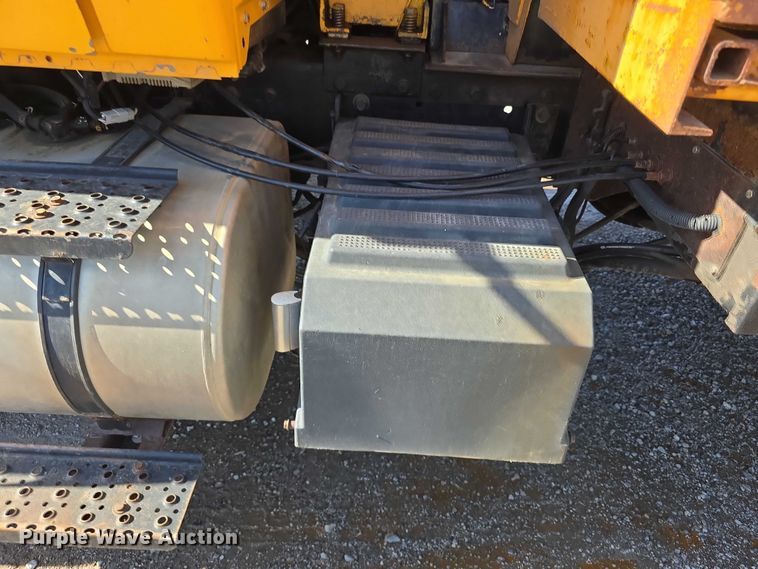 image for item FH6010 2006 International 7400 dump truck