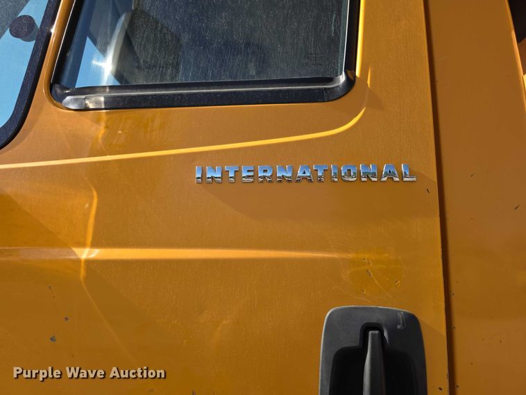 image for item FH6010 2006 International 7400 dump truck