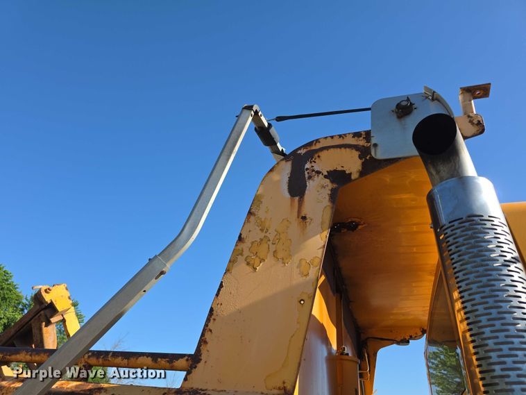 image for item FH6010 2006 International 7400 dump truck