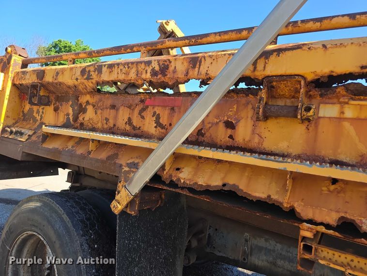 image for item FH6010 2006 International 7400 dump truck