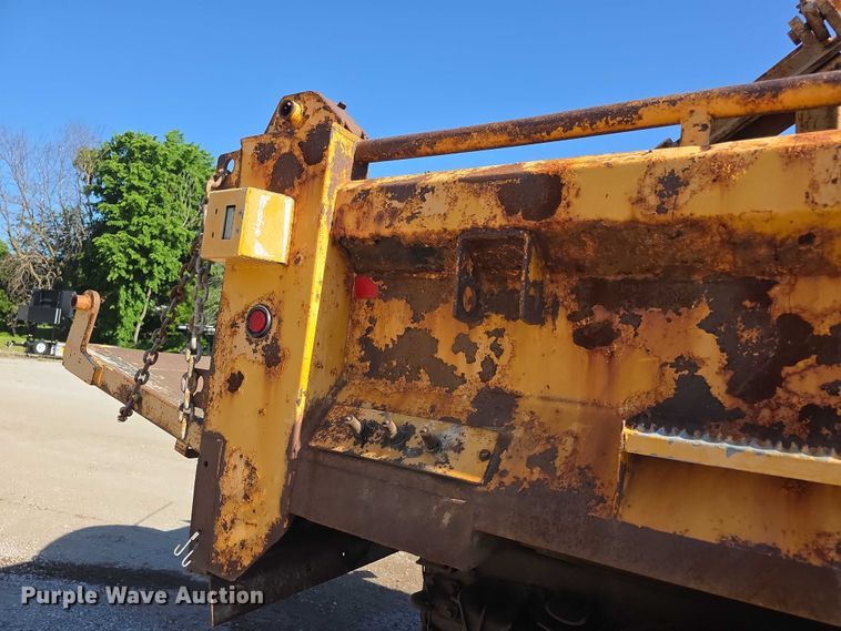 image for item FH6010 2006 International 7400 dump truck