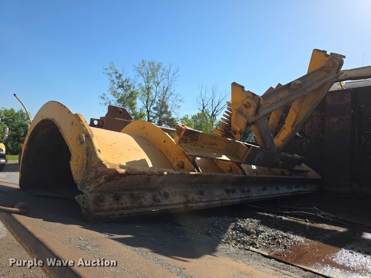 image for item FH6010 2006 International 7400 dump truck