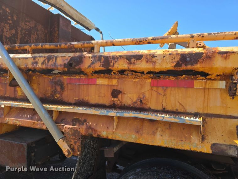 image for item FH6010 2006 International 7400 dump truck