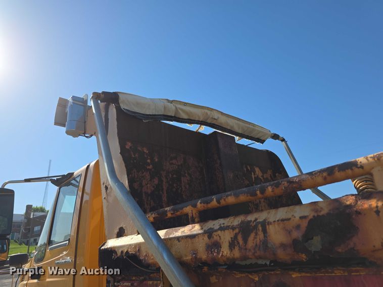 image for item FH6010 2006 International 7400 dump truck