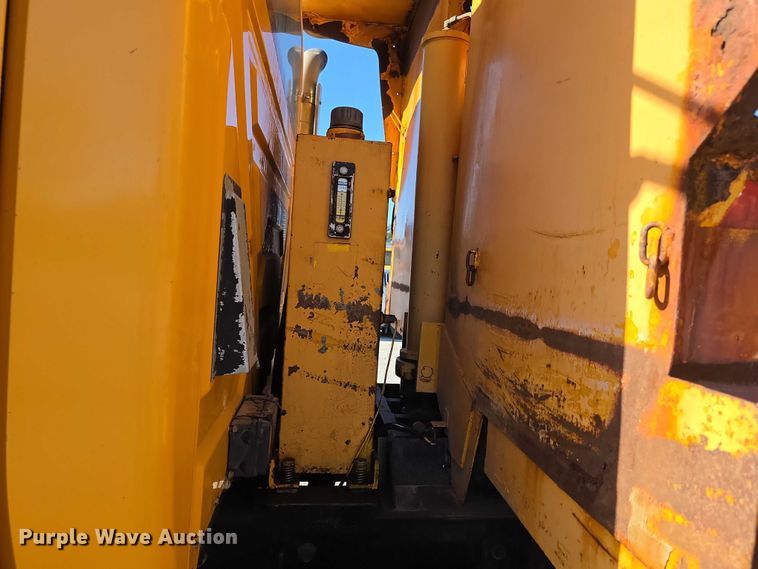 image for item FH6010 2006 International 7400 dump truck