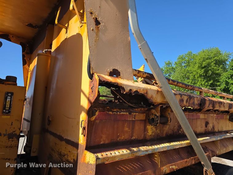image for item FH6010 2006 International 7400 dump truck