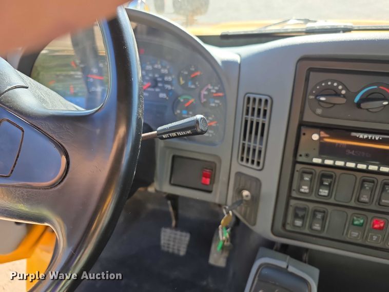 image for item FH6010 2006 International 7400 dump truck