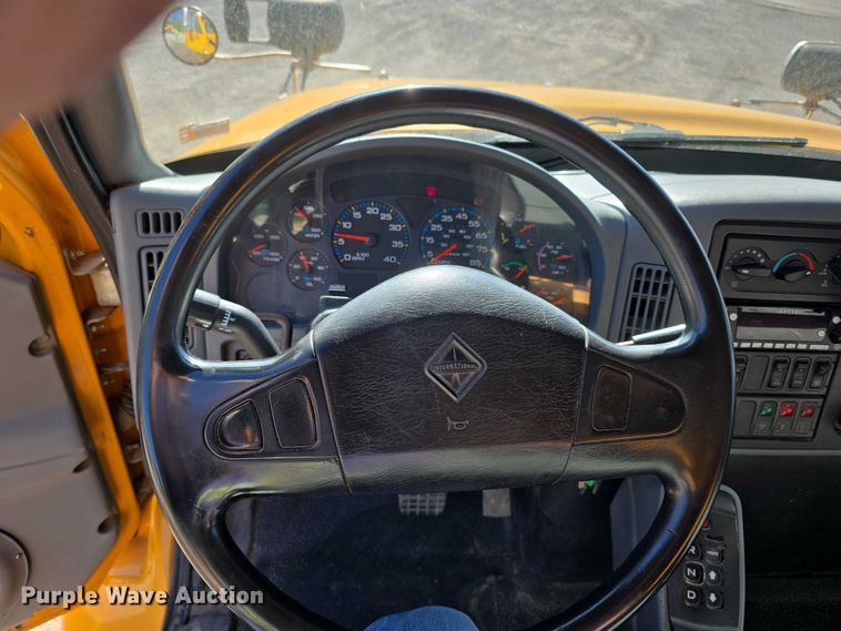 image for item FH6010 2006 International 7400 dump truck