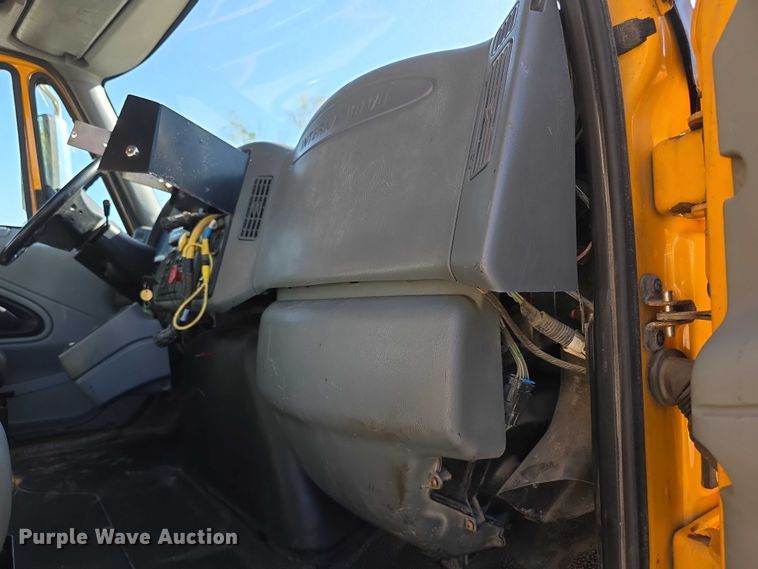 image for item FH6010 2006 International 7400 dump truck