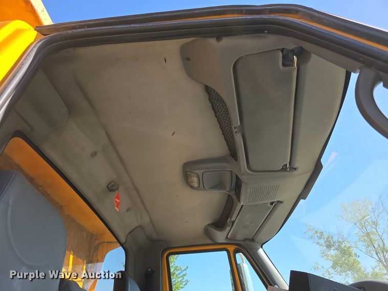 image for item FH6010 2006 International 7400 dump truck